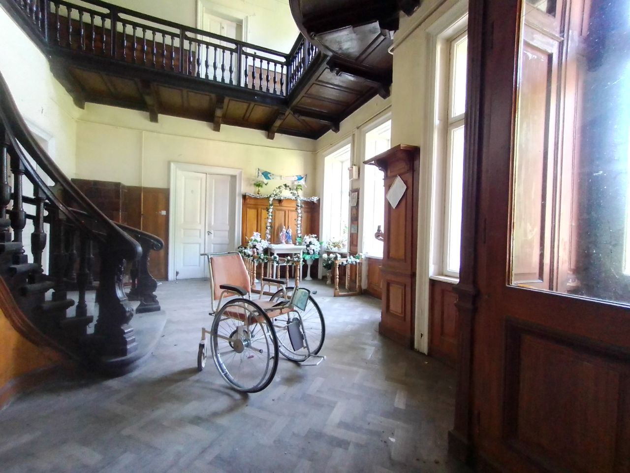 Інвалідний візок на фото вигядає доволі кльово, але я ніколи не хотів би опинитись в ньому…