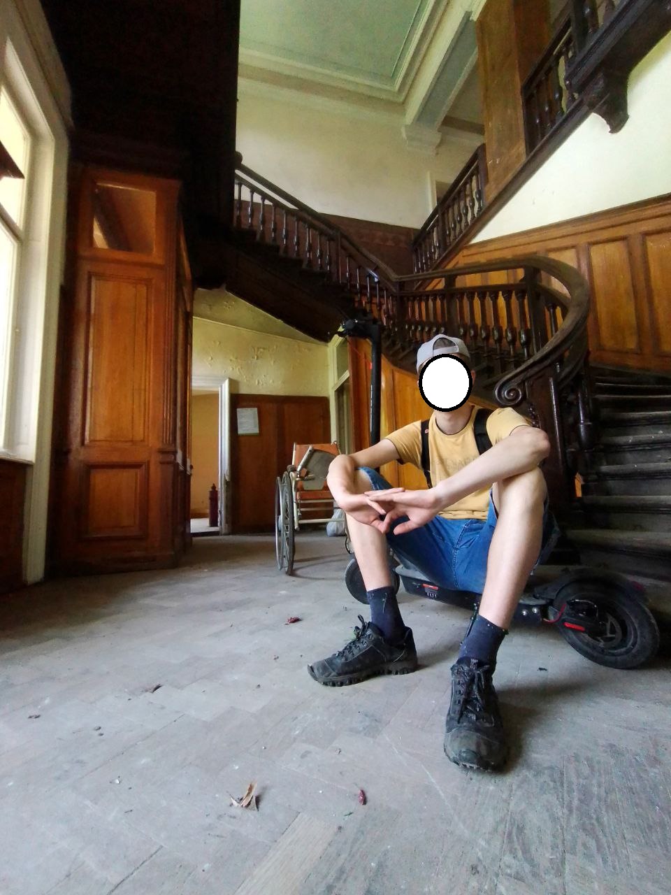 Дімон занепокоєний тим, що таке місце просто згниває