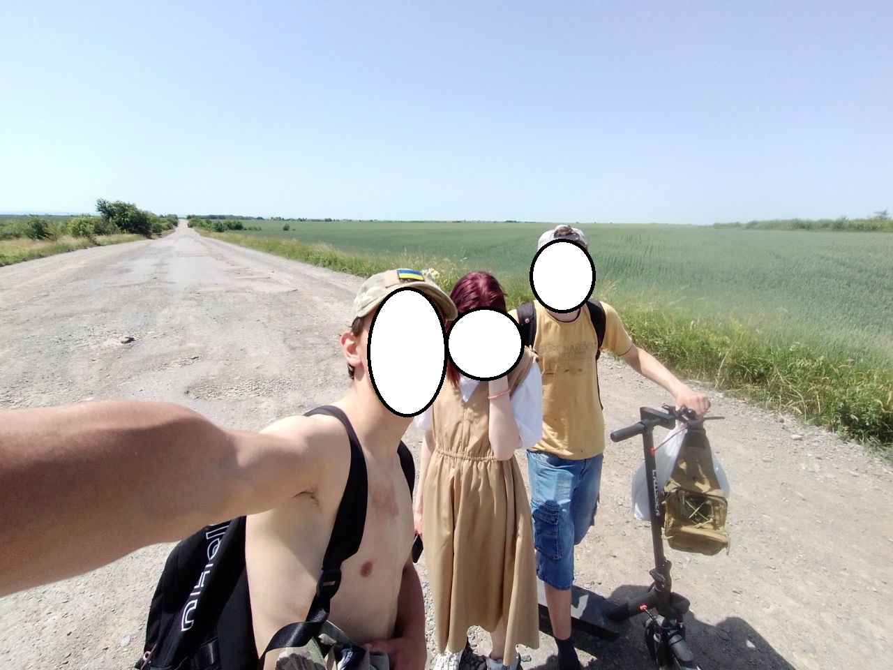 Тут мені вже конкретно напекло в голову і я почав кричати що я  в Криму !