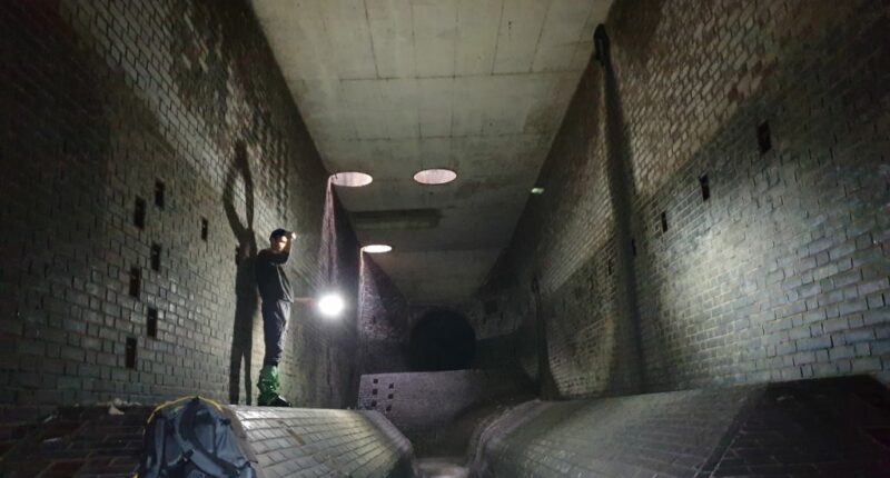 Всередині підземної каналізації в Празі