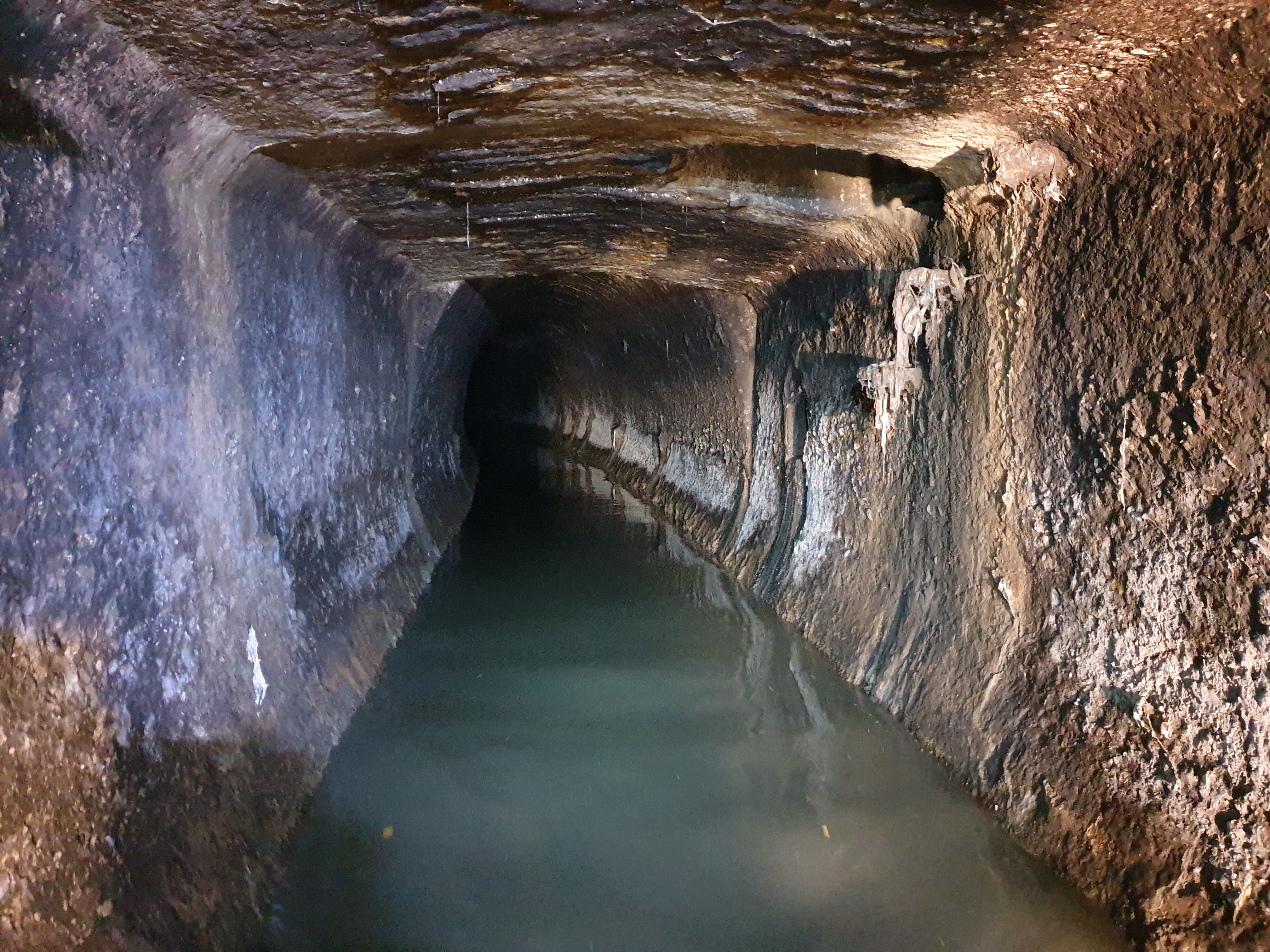 Підземна річка Полтва у Львові