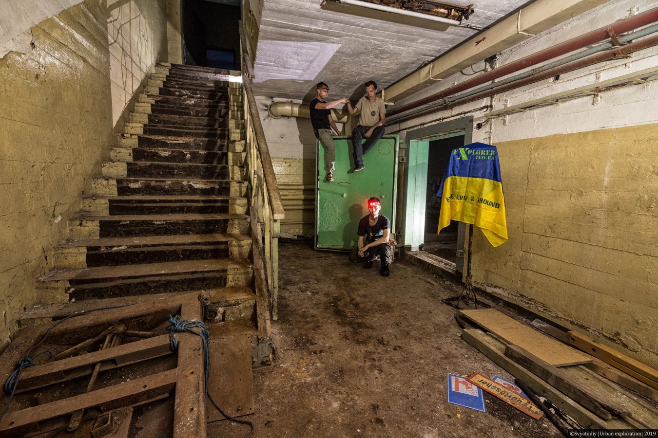 Йдемо досліджувати підземний завод - командний пункт