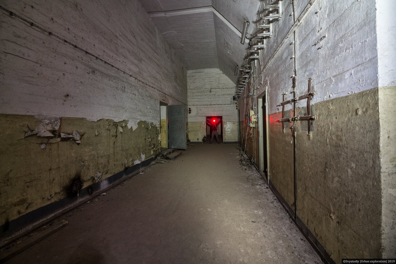 В одному з коридорів підземного бункера