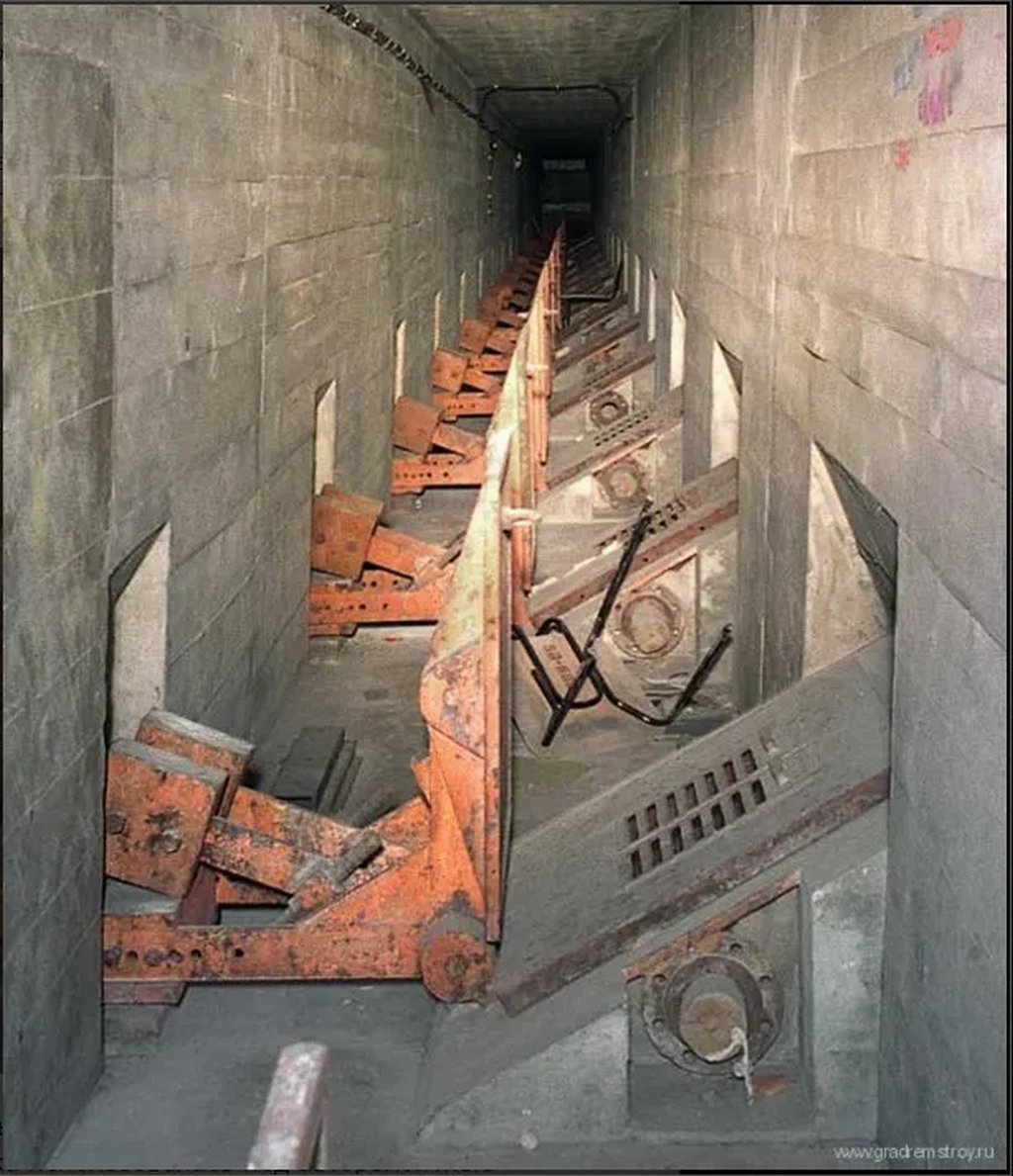 Вентиляція бункера. Але людина не пролізе