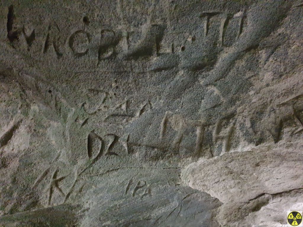 Написи латиною на стелі одного з відкопаних гротів