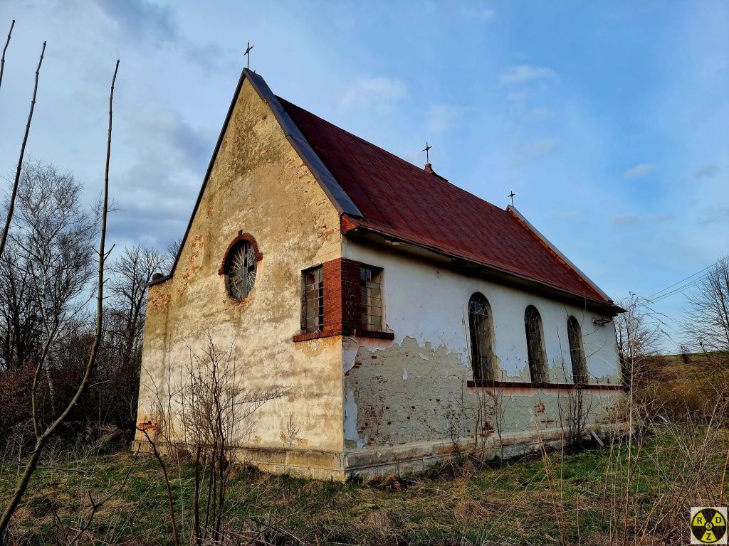 Костел в селі Підтемне, вид ззаду
