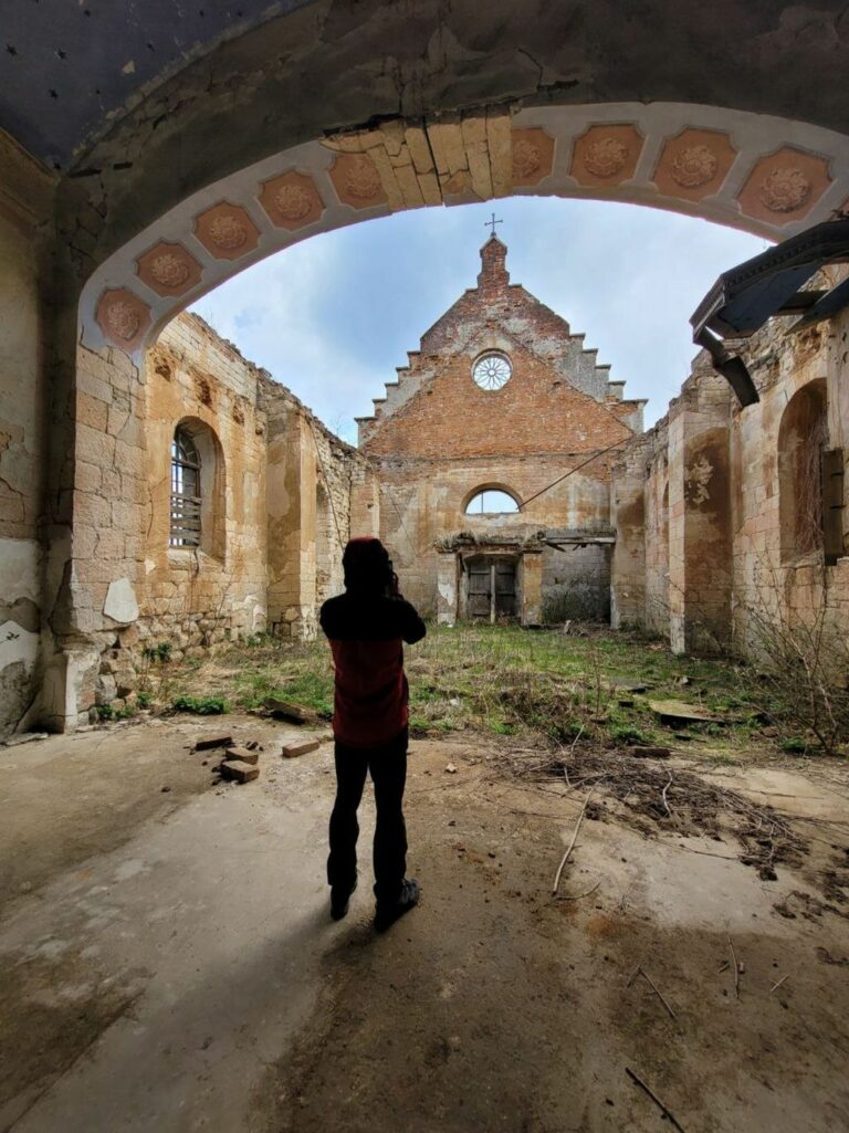 Всередині костелу Святого Валентина