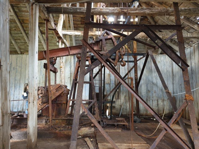 Насос що викачував звідти ропу