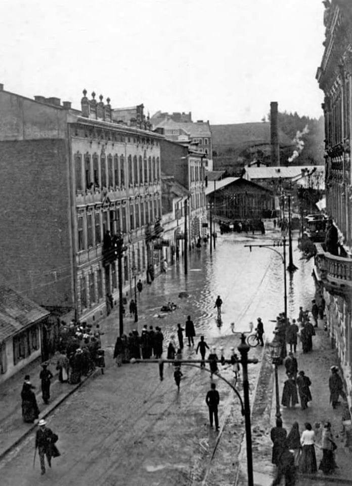 Затоплення вулиці Сахарова, 100 років тому. Більше фото подібних затоплень є тут