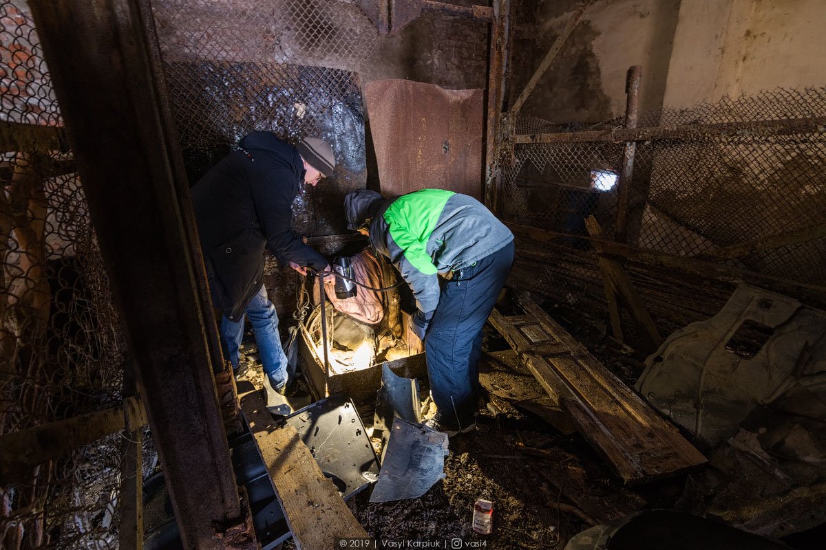 Досліджуємо ствол Шахти перед початком спуску