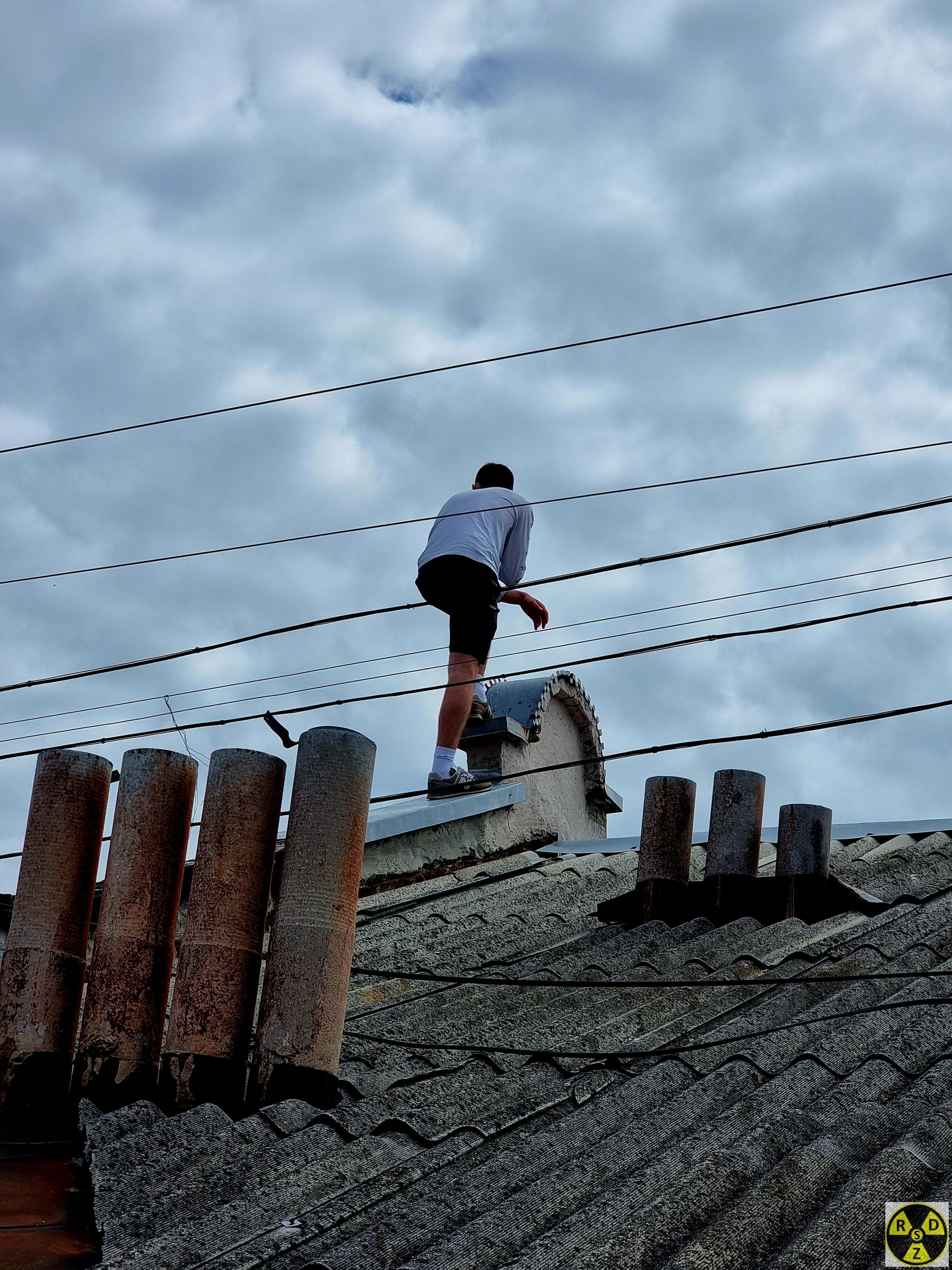 Обережно заглядаємо вниз що там