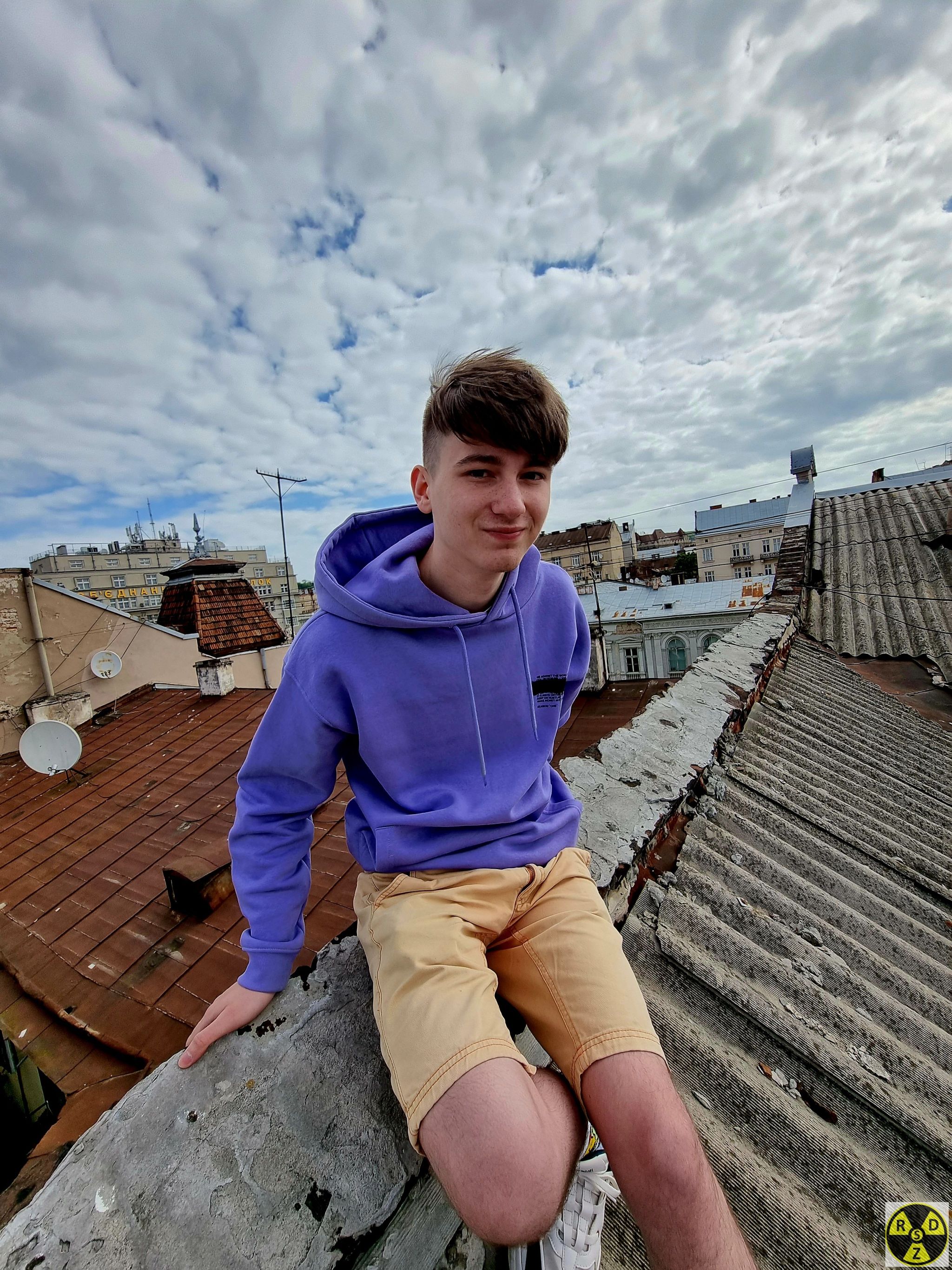 А тепер коротка екскурсія дахом, що тут можна побачити