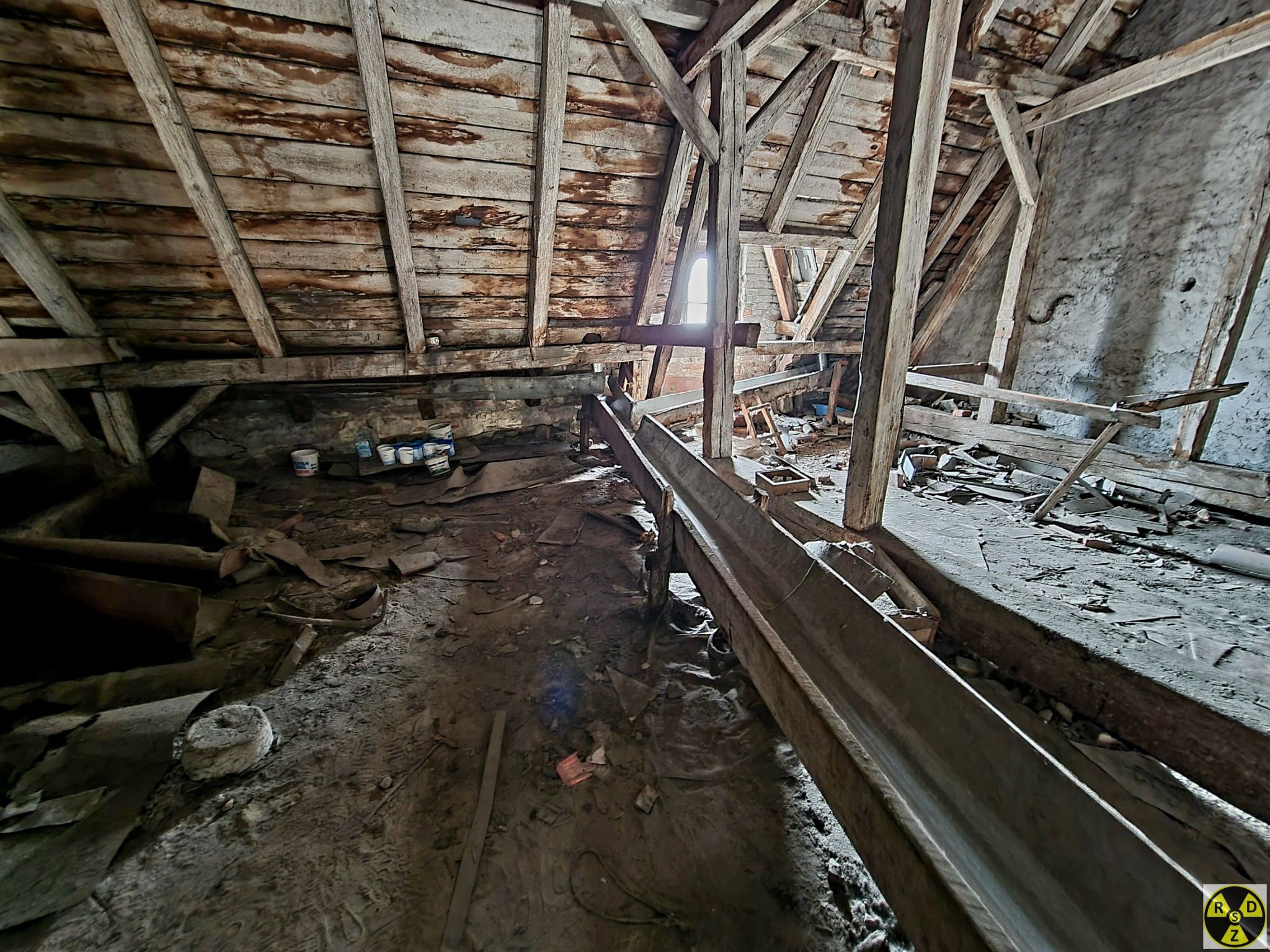 Таким чином не потрібно було робити водозливні труби на фасаді