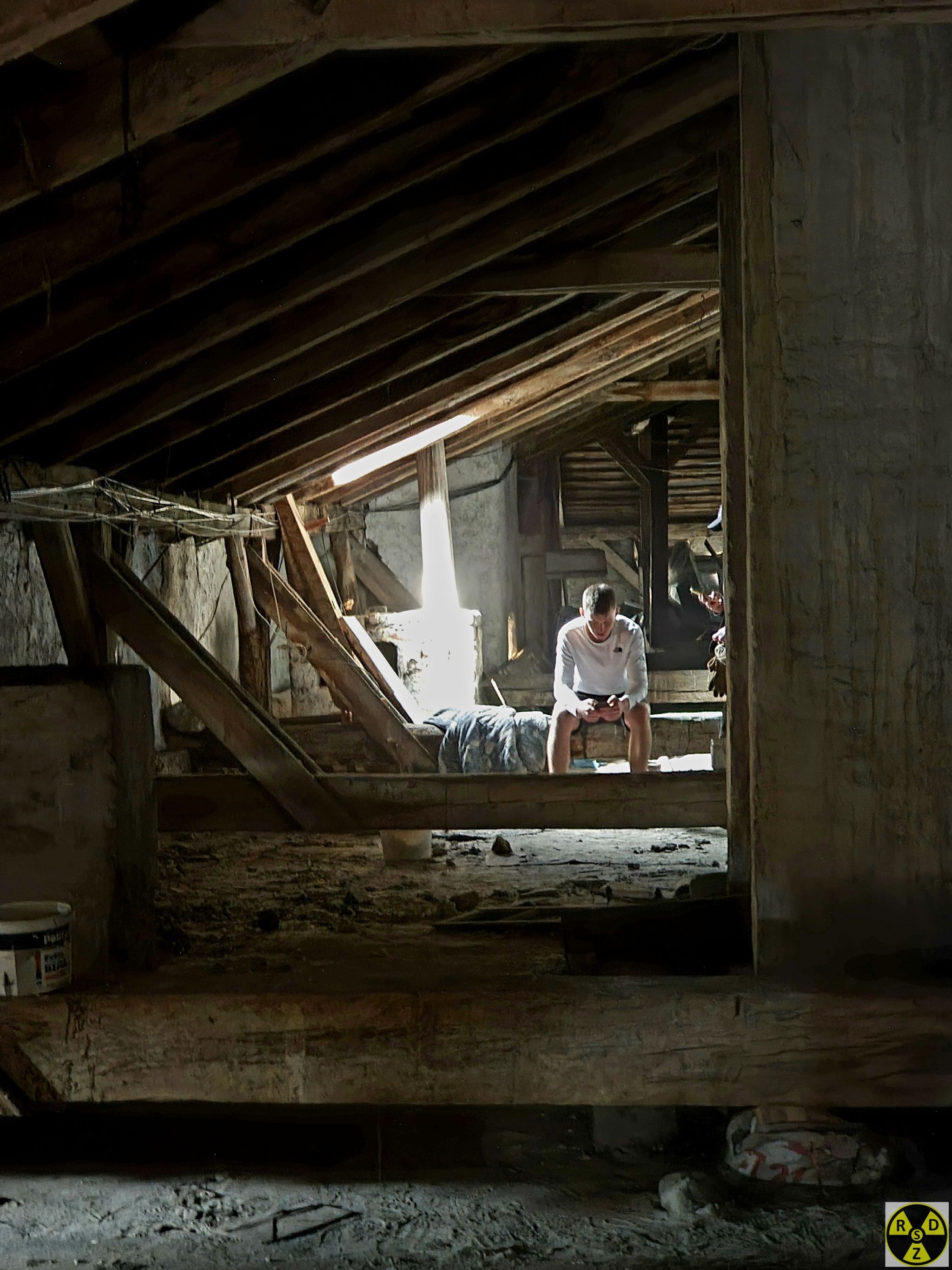 А це саме горище позаду жолобів
