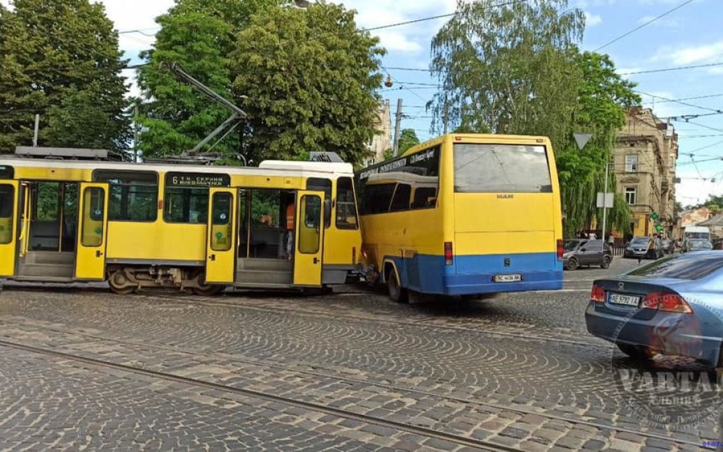 ДТП за участю трамвая. Фото Варта-1