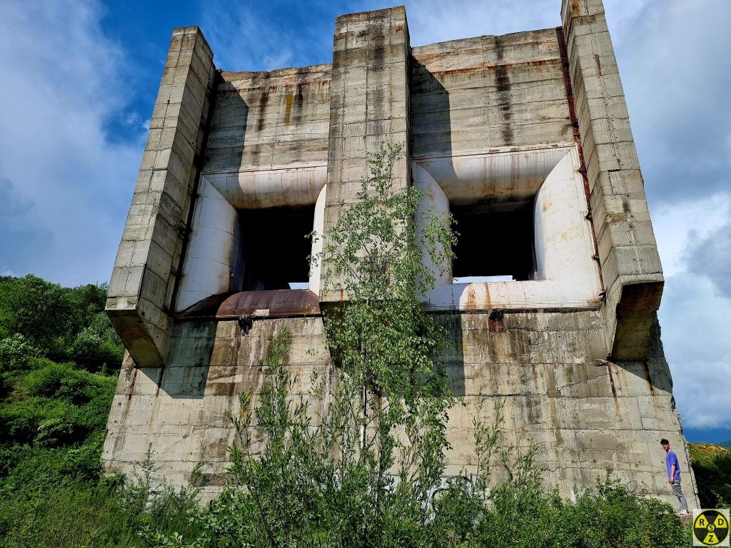 Залишки ГЕС яка мала колись перекривати річку Стрий