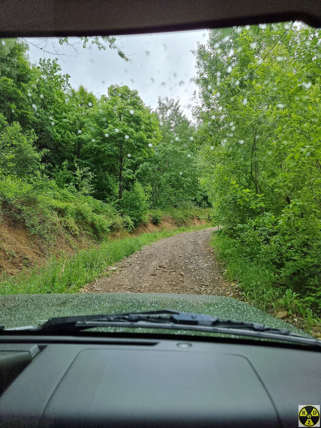 Останні кілька кілометрів дороги до вежі виглядають ось так