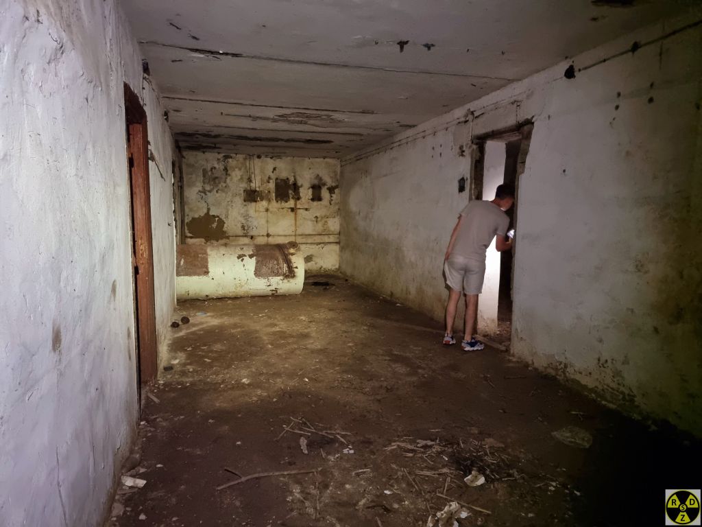 Як на закинуте бомбосховище тут доволі чисто