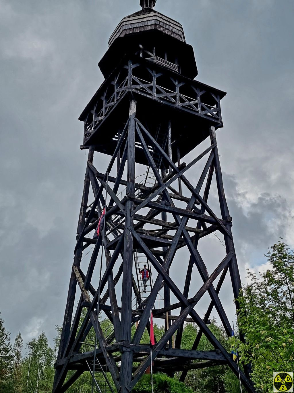 Людина для масштабу наскільки ця вежа велика