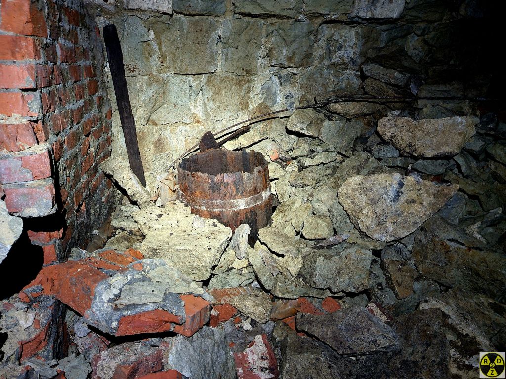 Залишки старих бочок в другому підземеллі