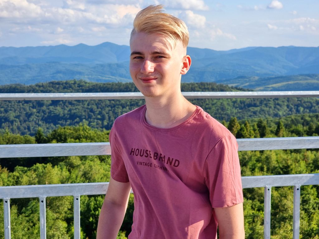 Карпатський маяк це гарне місце для фоток на фоні Сколівських Бескидів