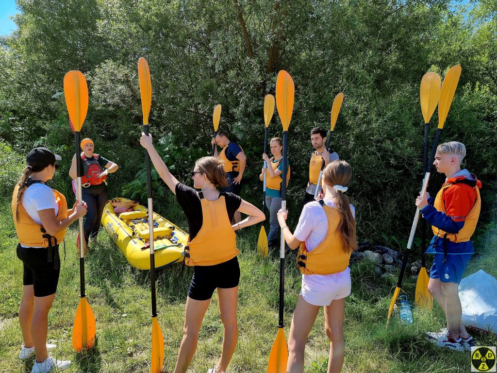 Інструктаж та рятівні жилети для всіх