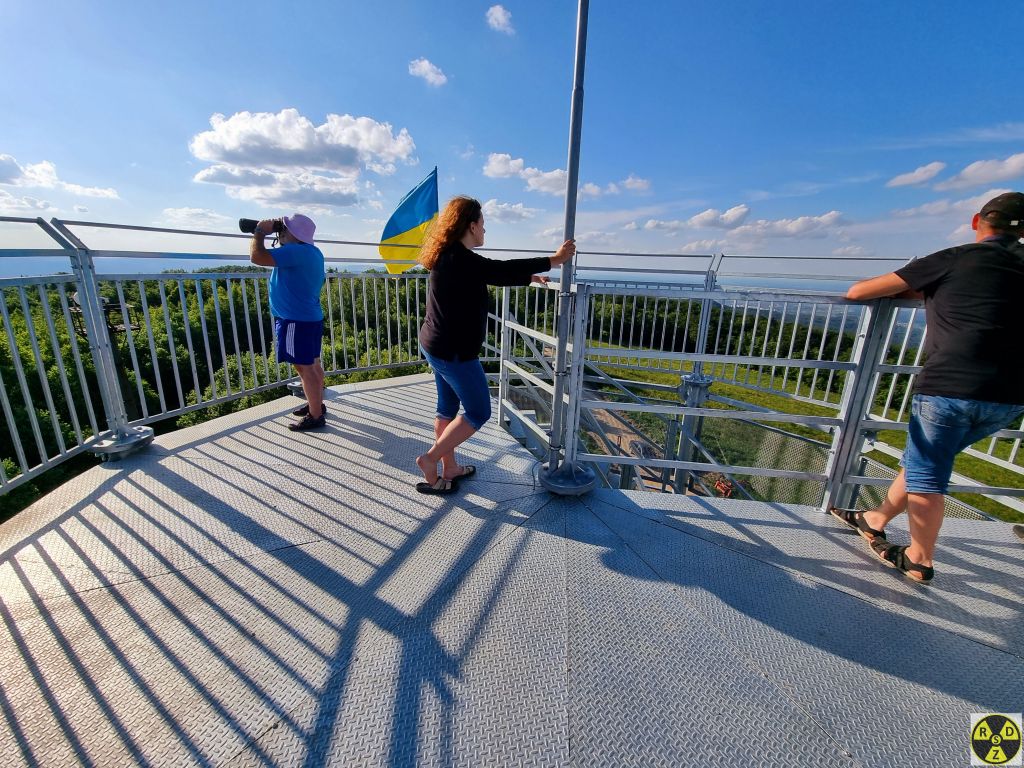 Оглядовий майданчик вежі. Хороший бінокль тут точно стане у нагоді.