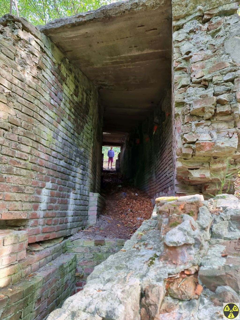 Частину ДОТ-у тут зруйновано обстрілом