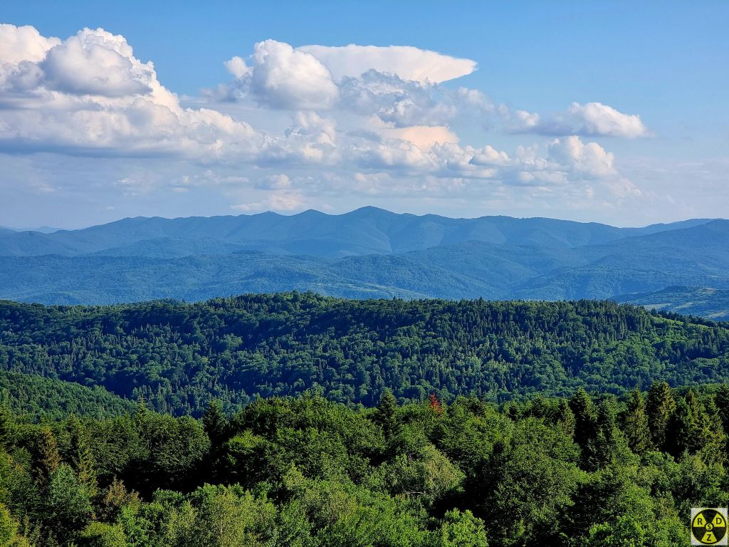Краєвиди з Вежі на горі Цюхів, видно гору Параска