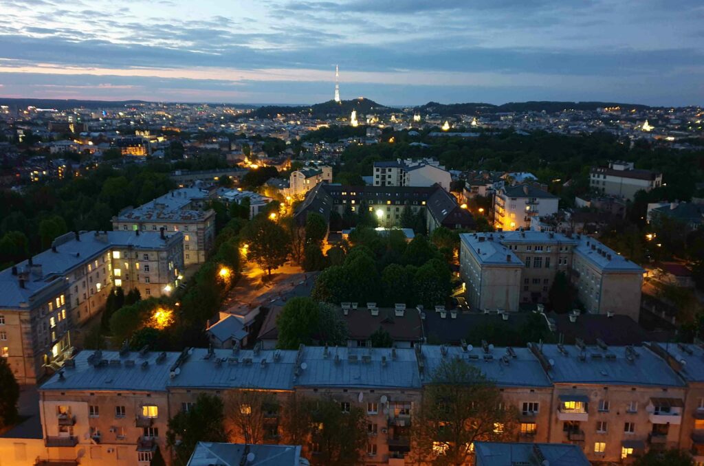 Заздрю тим хто тут буде жити з такими от краєвидами на Львів