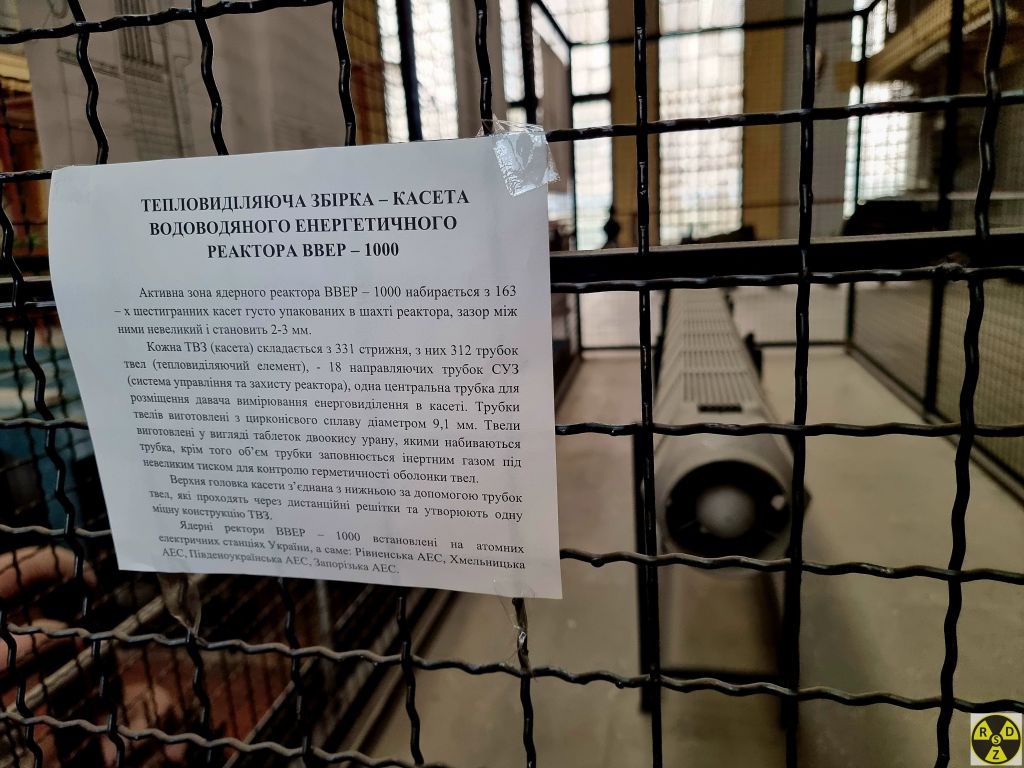 Він огороджений, щоб пальцями не торкалися