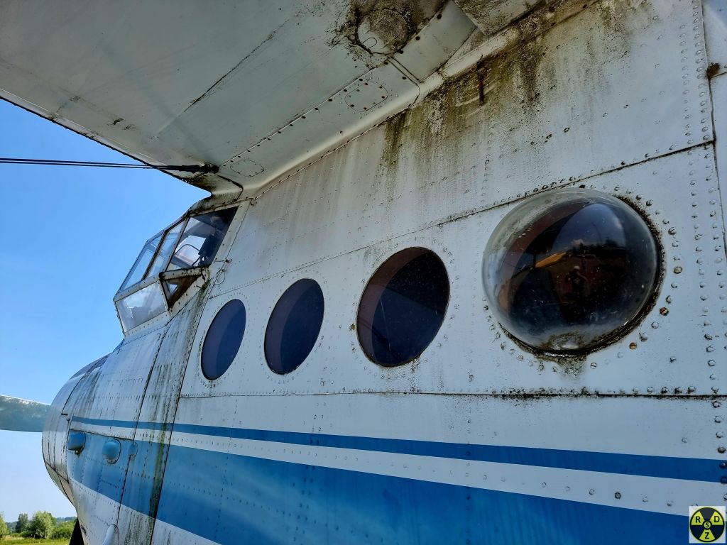 І опуклі вікна щоб бачити що там внизу твориться