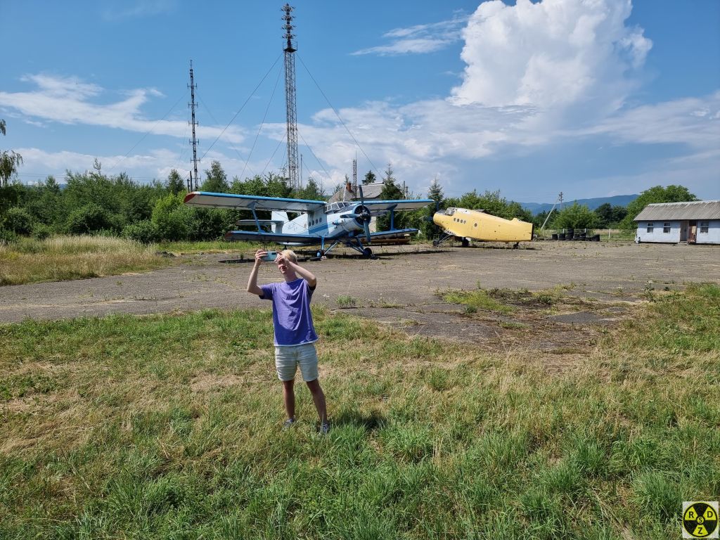 Охоронець сидить он в тій будці