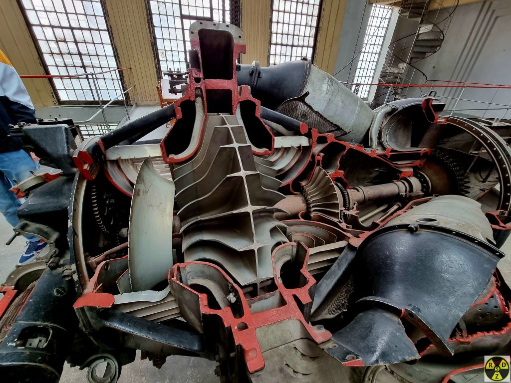 Розріз двигуна від МІГ-15