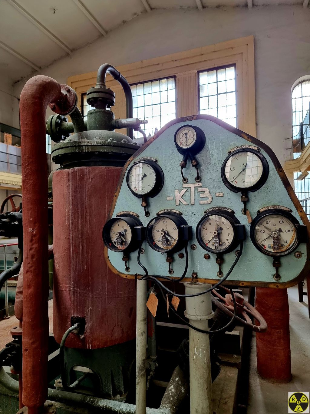 Прилади для моніторингу роботи конденсаторів