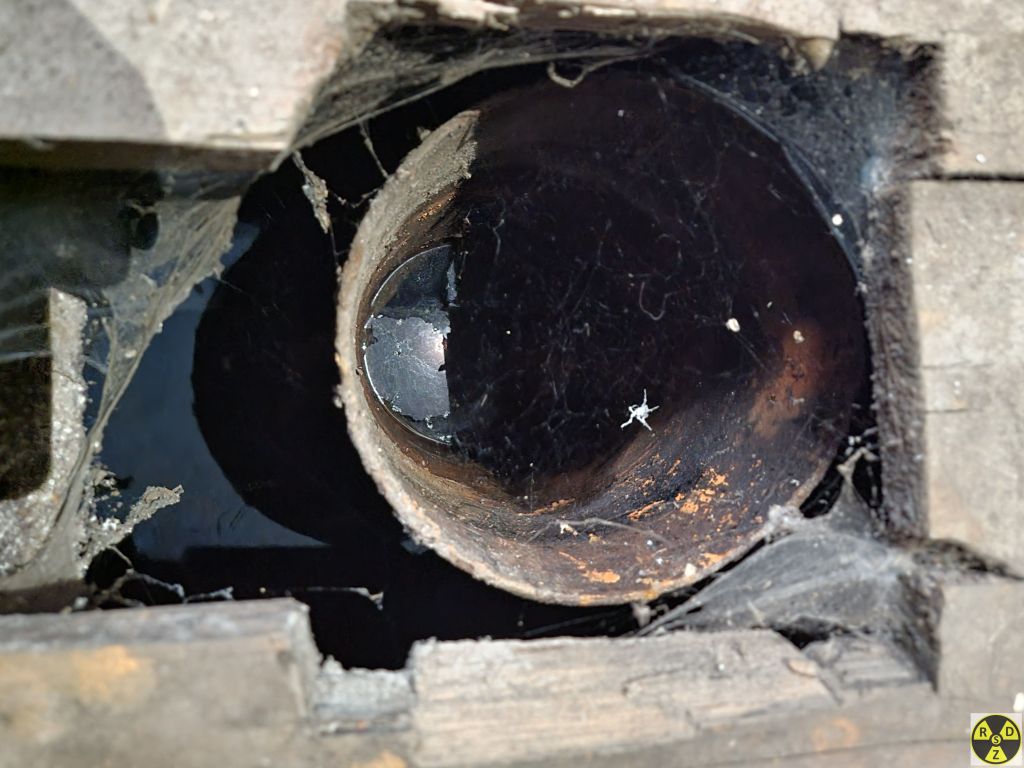 Там всередині є вода. Скільки її і для чого - невідомо