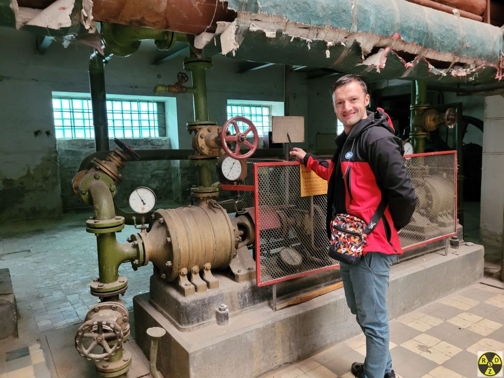 Автентичні насоси в підвалі машинного залу