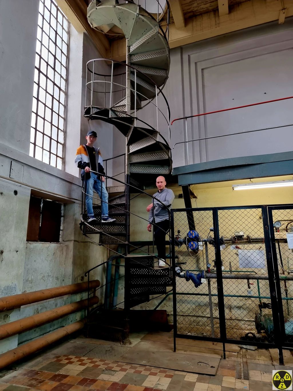 Сходи нагору