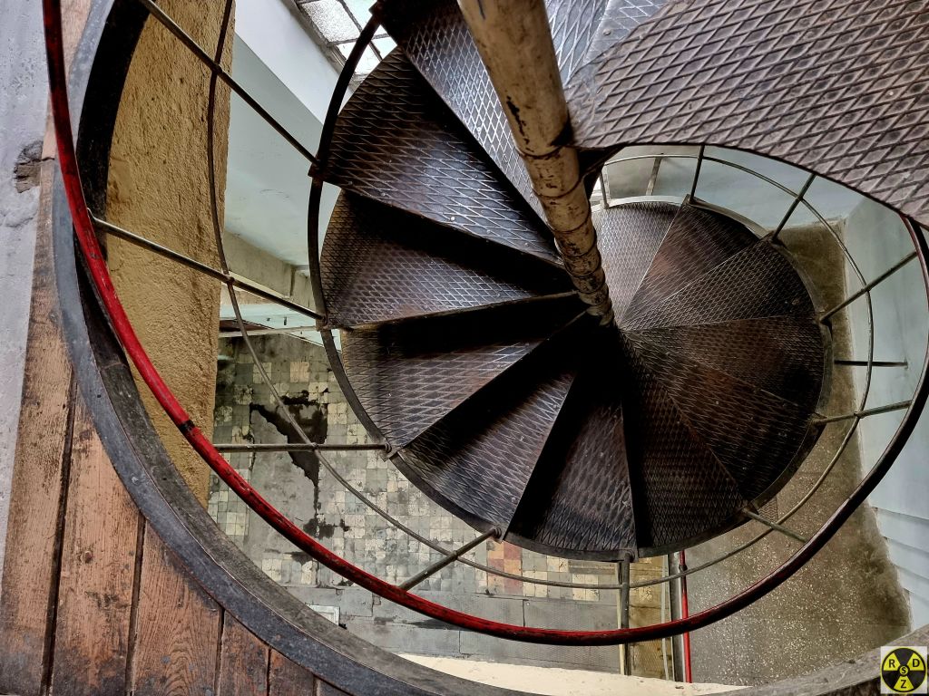 Вони збереглися ще з часів побудови цього корпусу