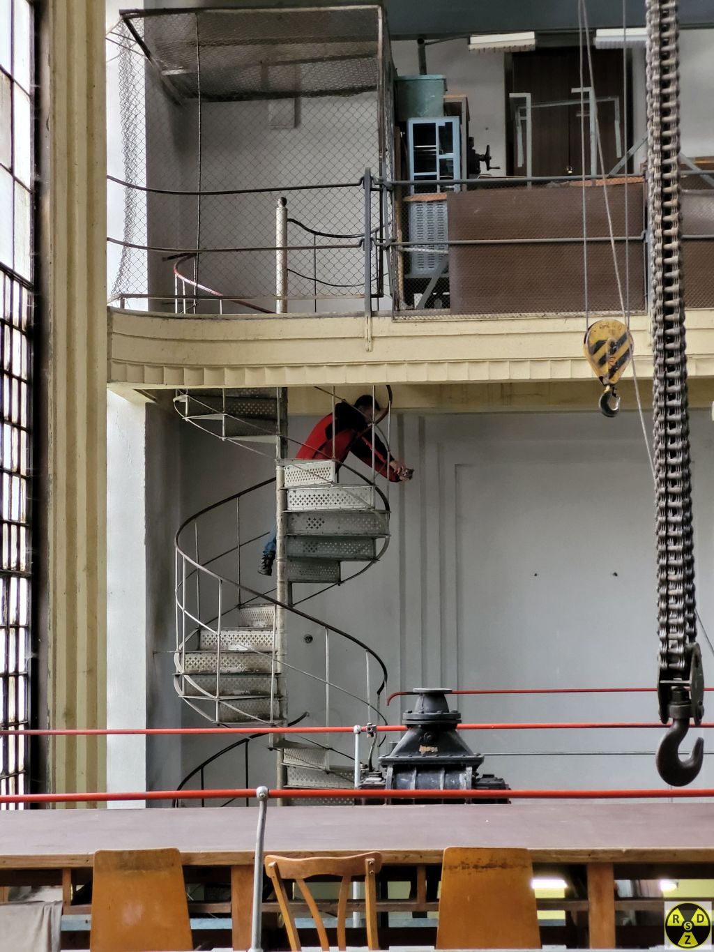 Автентичні гвинтові сходи на 2 поверх