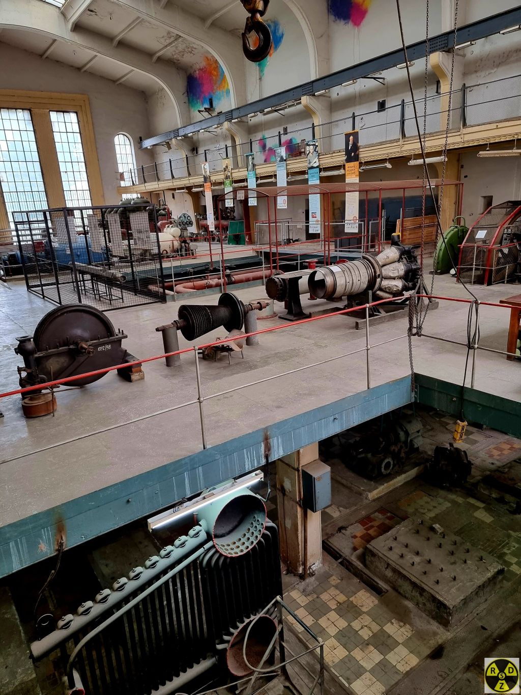 Всередині машинного залу є три рівні