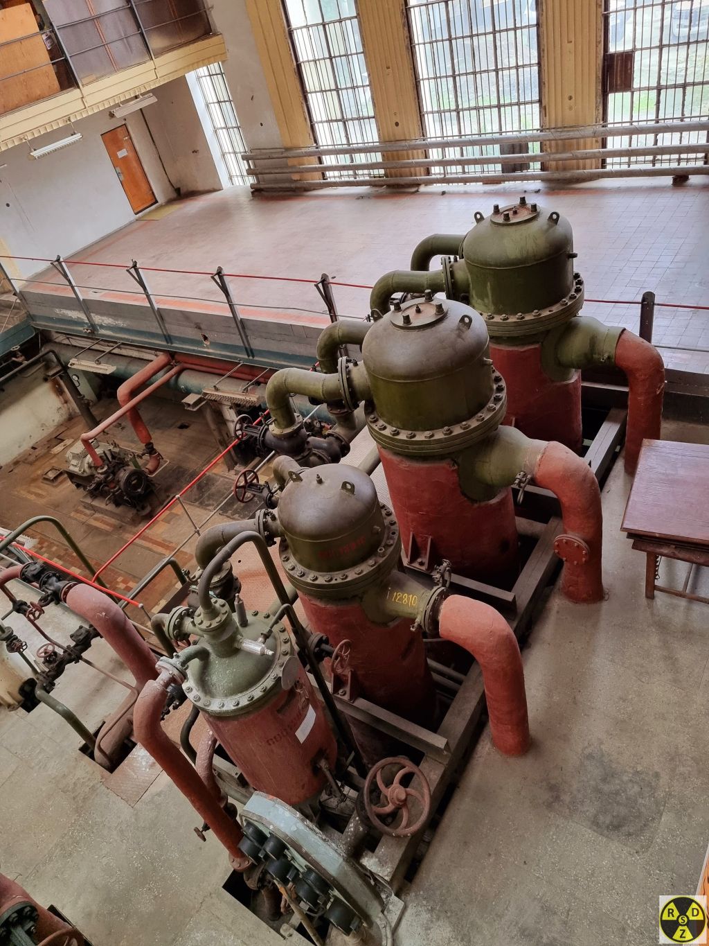 Конденсатори щоб гарячу пару перетворити назад у воду