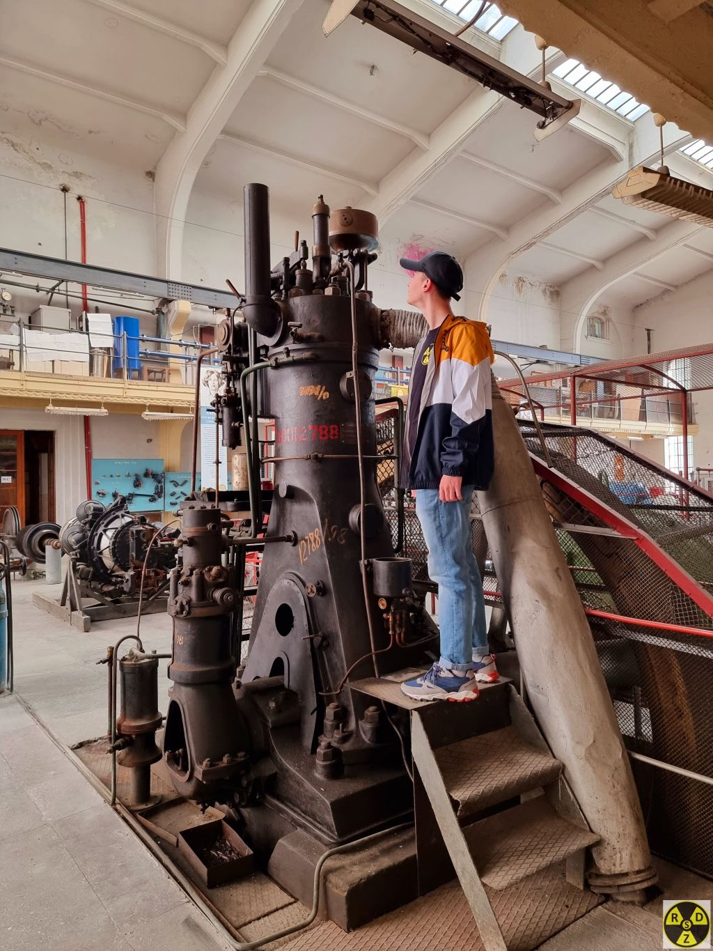 <a href="https://www.instagram.com/alex__greys/">Алекс</a> для масштабу який справжній розмір двигуна