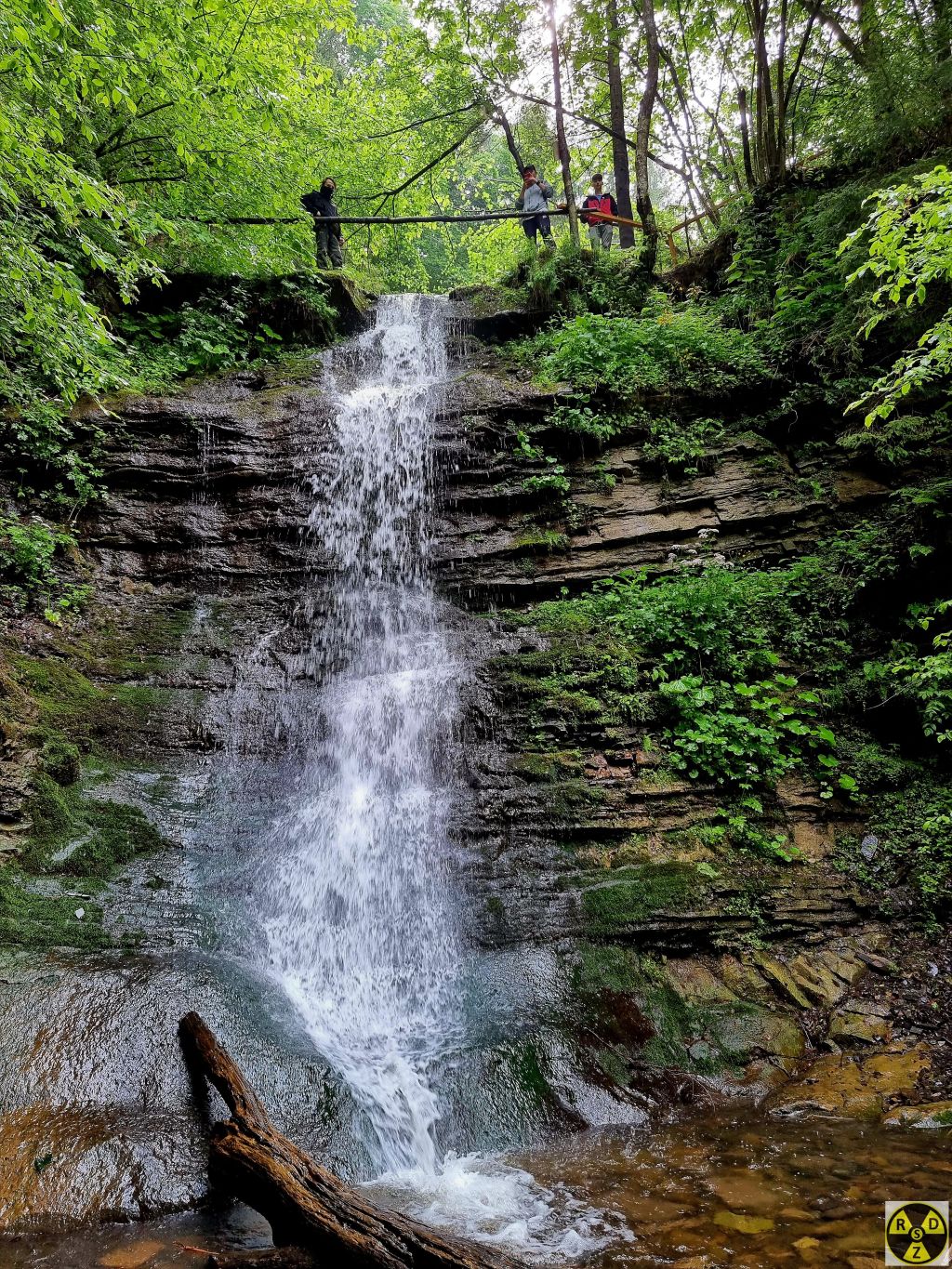 Водоспад Лазний є одним з найвищих в цих краях