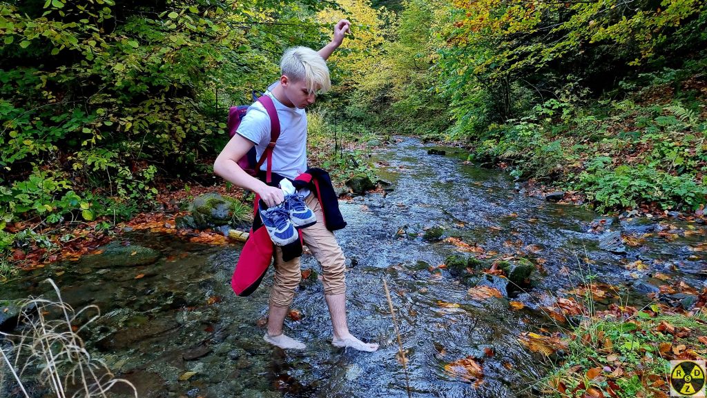 У Вероніки хоча б були колготки. А тут зовсім холодно :(