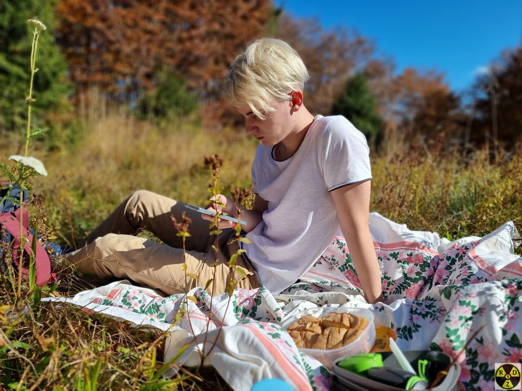 Обід на горі Лаз. Інтернет тут є. Як і на всьому маршруті