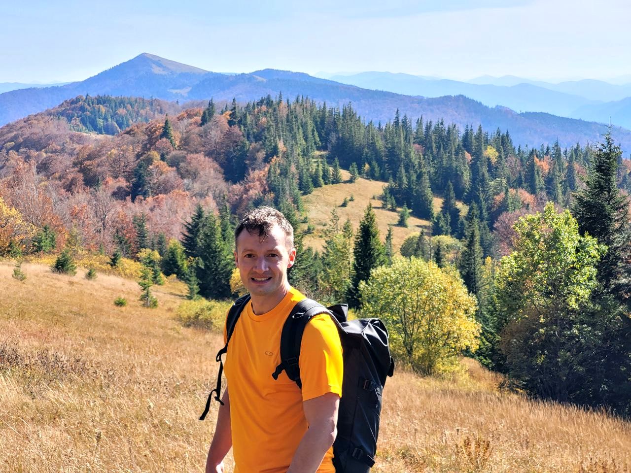 Вид на гору Параска з СОпітських полонин. Ну і автор цього тексту :)