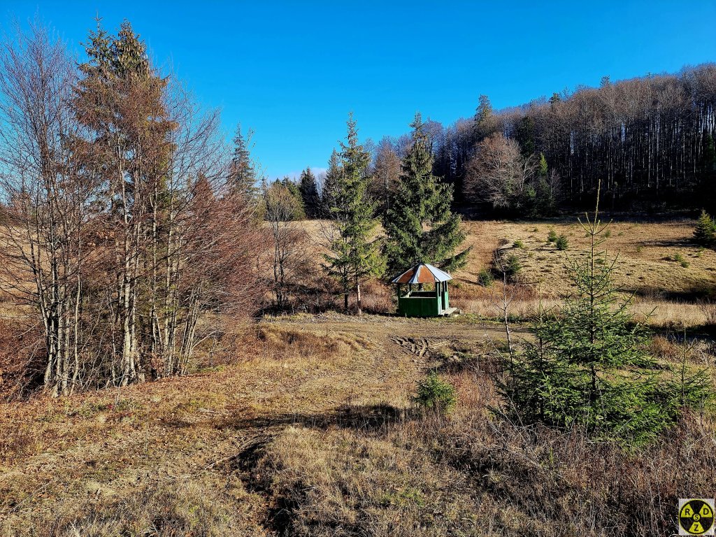 Альтанка коло витоків річки Стрий