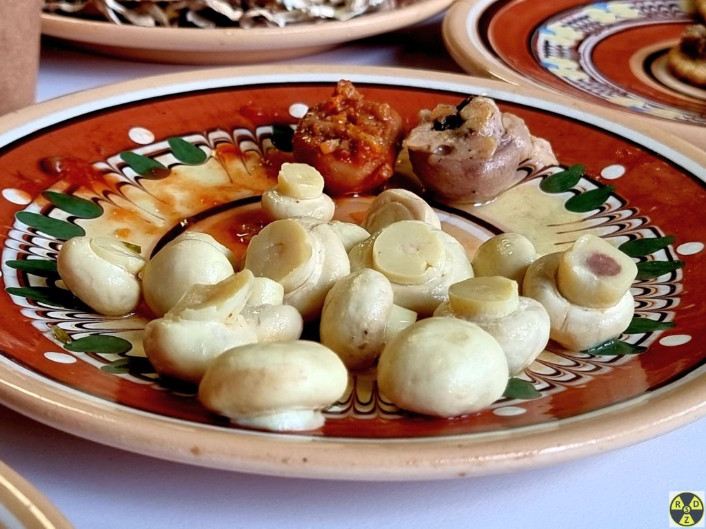 Фаршировані та мариновані печериці