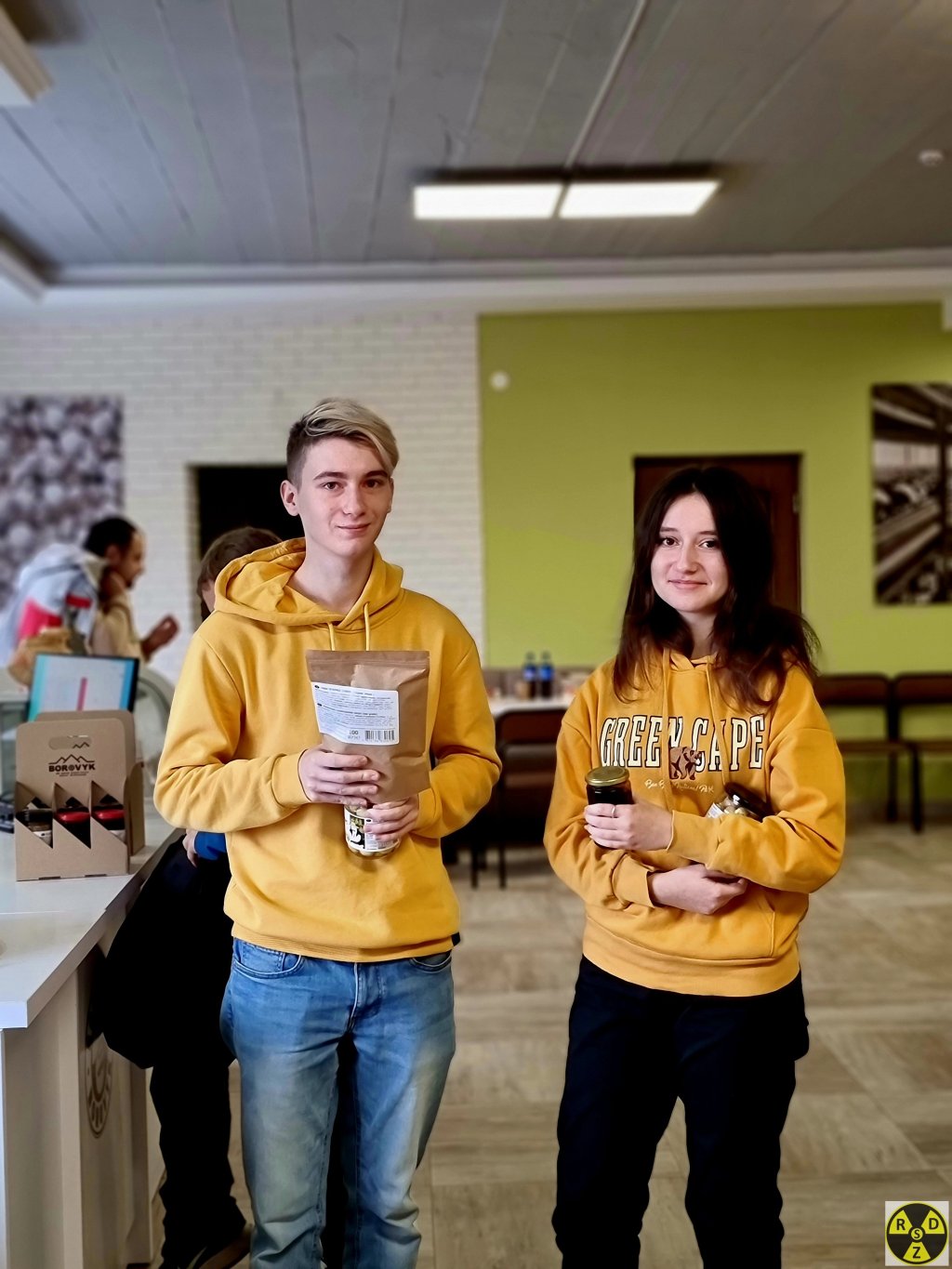 Набрали сувенірів додому